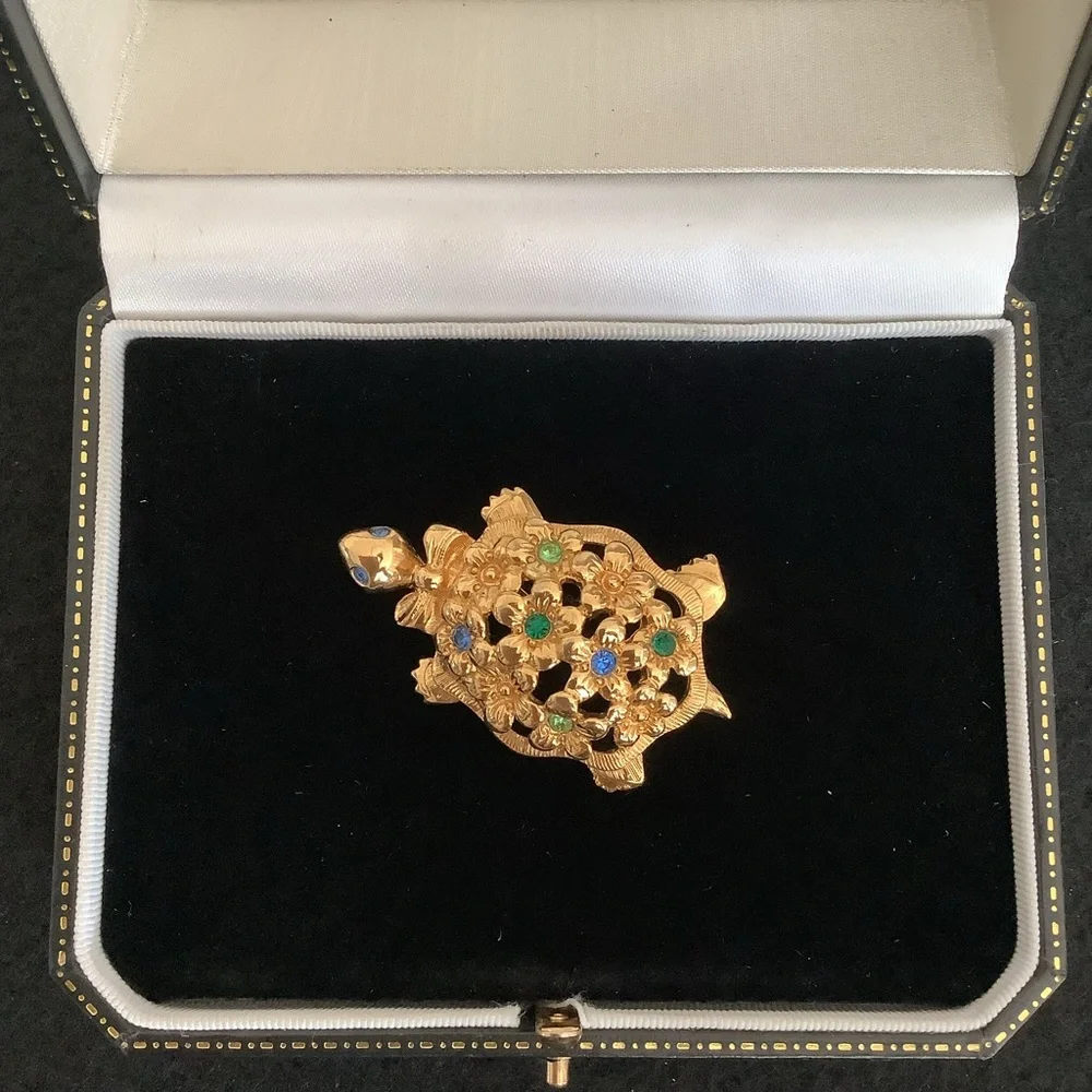 Vintage Avon rhinestone turtle brooch.